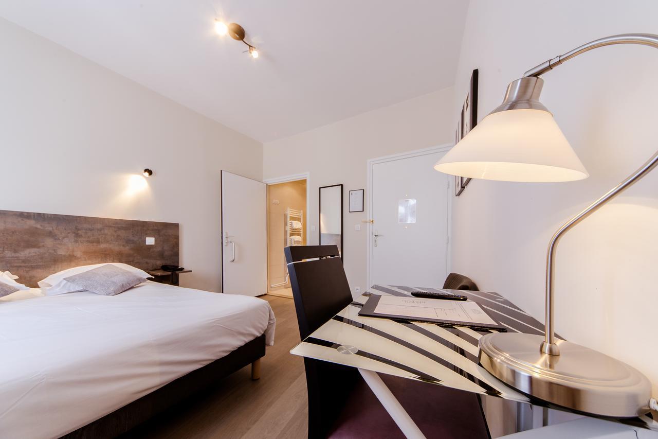 Logis Hotel - Le Petit Bellon Senlis  Exterior photo