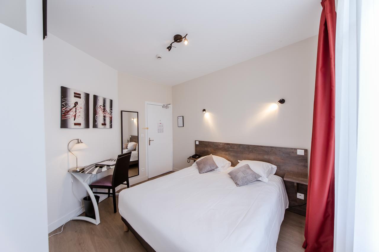 Logis Hotel - Le Petit Bellon Senlis  Exterior photo